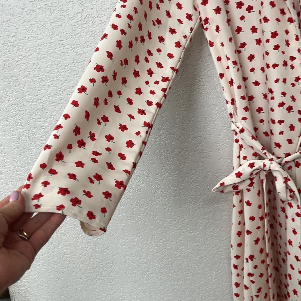 Show Me Your Mumu Wrap Robe Dress Floral Red and White size Small - Picture 6 of 10